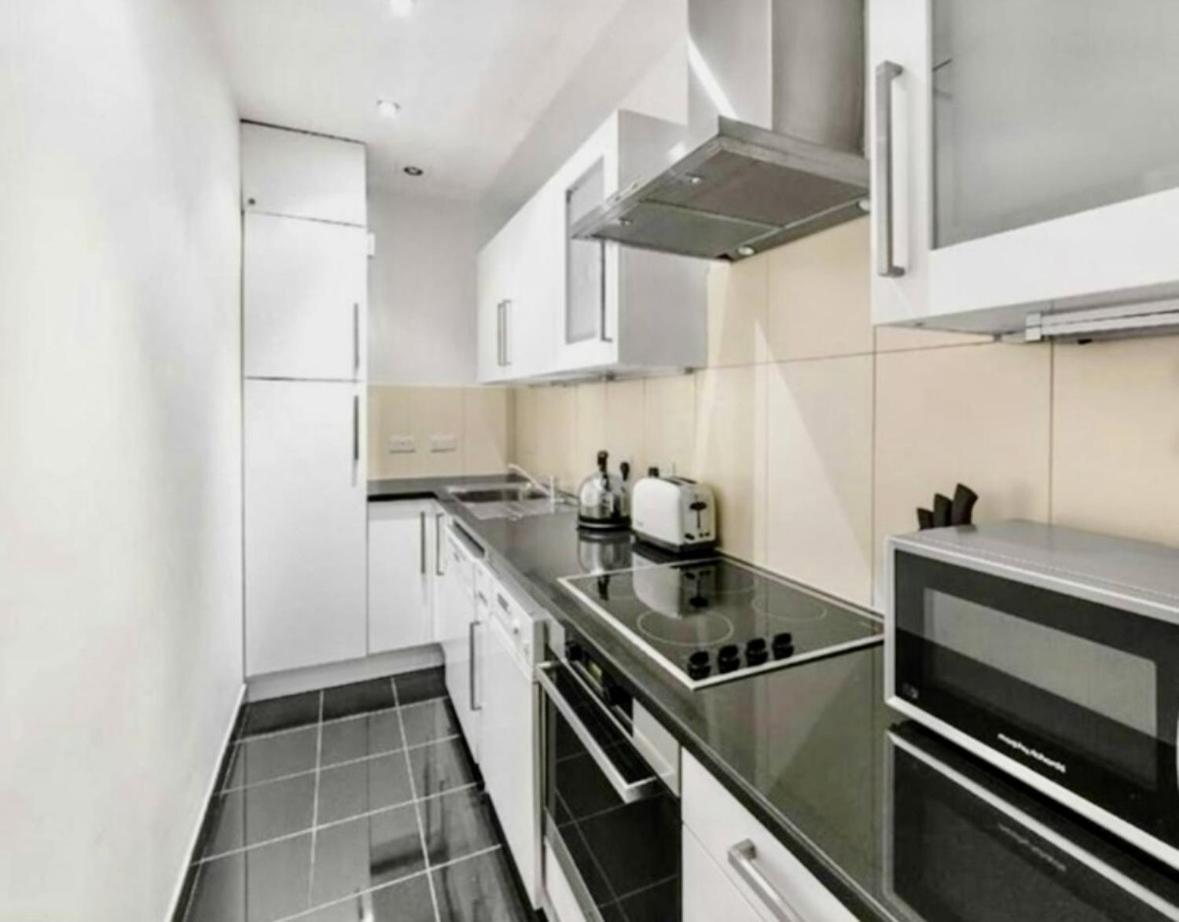 Hyde Park - Prime Location, Zone 1 *
