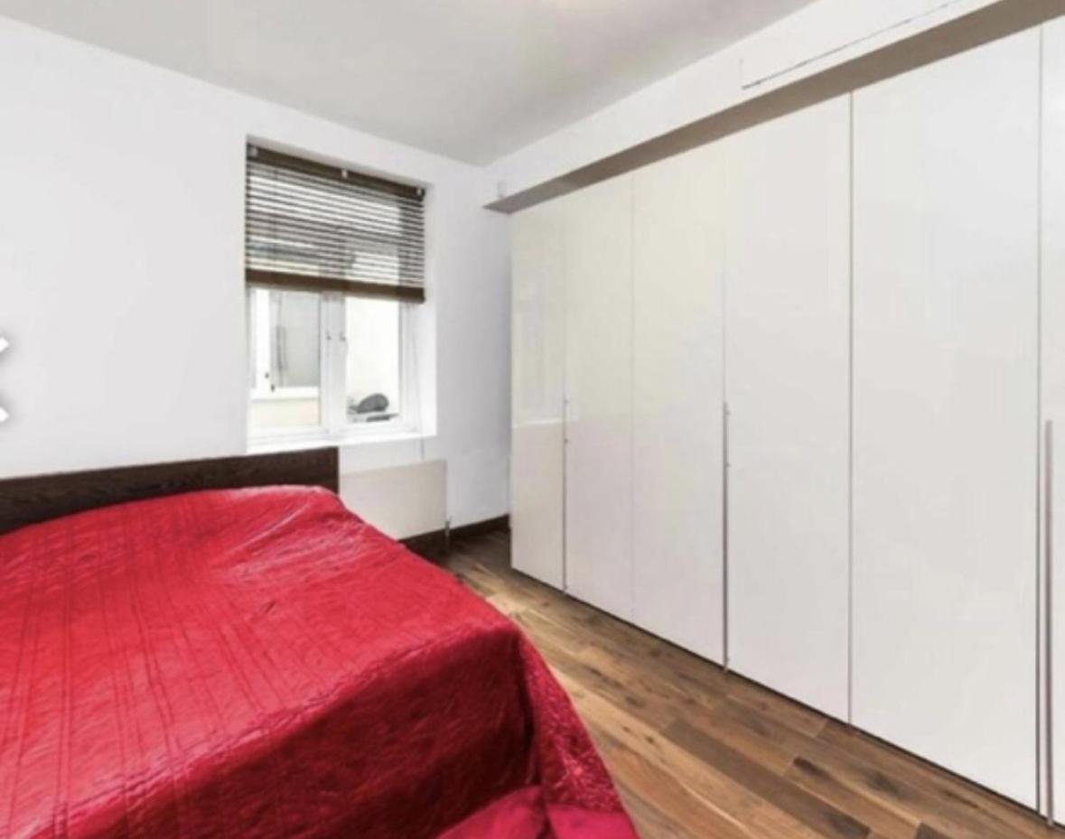 Hyde Park - Prime Location, Zone 1 *